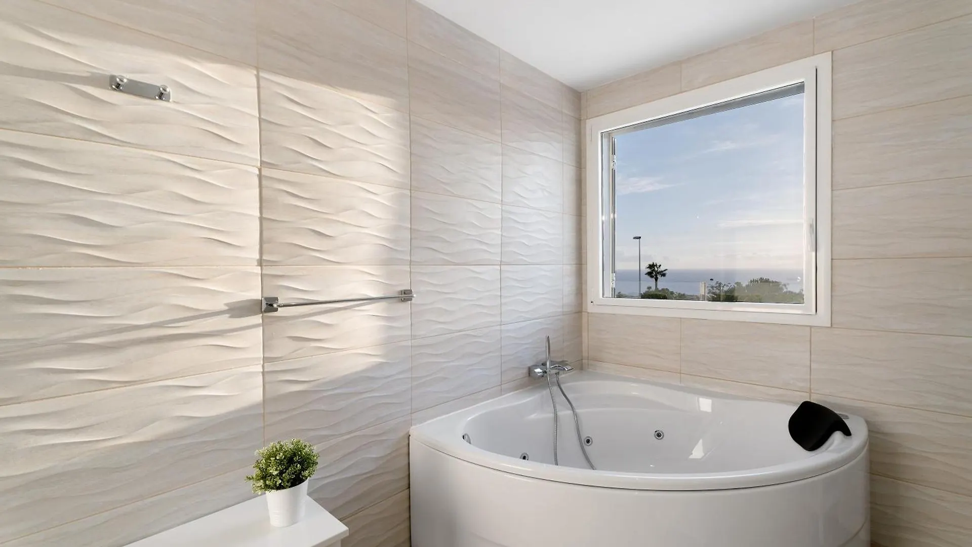 Espectacular Villa Aurora By Paramount Holidays Puerto de Santiago  Puerto de Santiago (Tenerife)